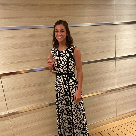 Meet your Posher, Hannah - Picture 2 of 4